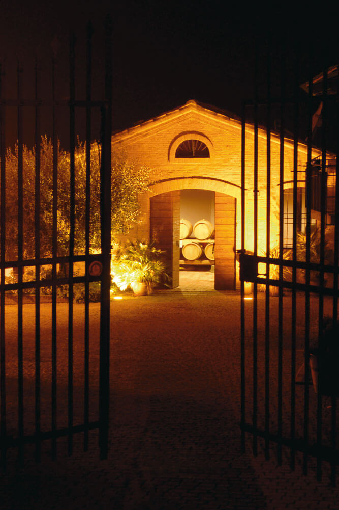 Cantina Santa barbara immagine della barricaia antica